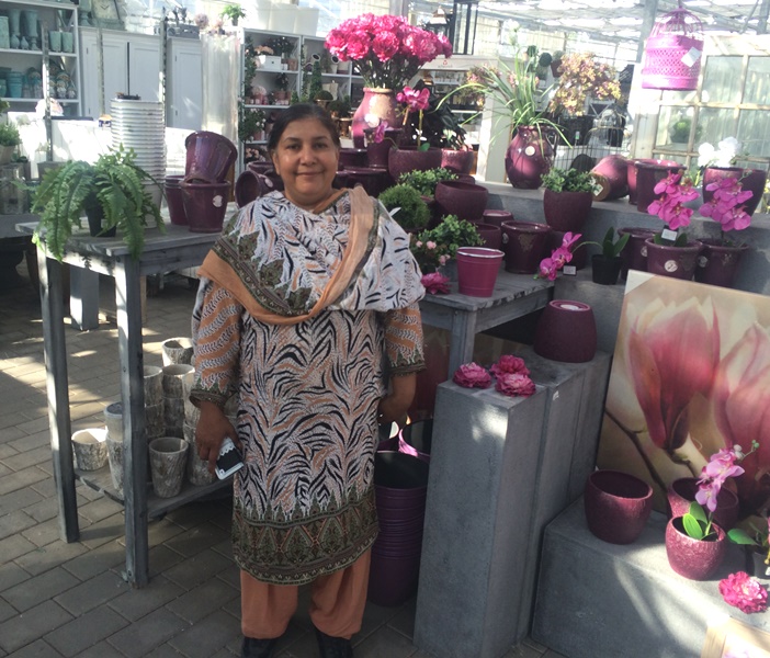 Rukhsana i blomsterland web
